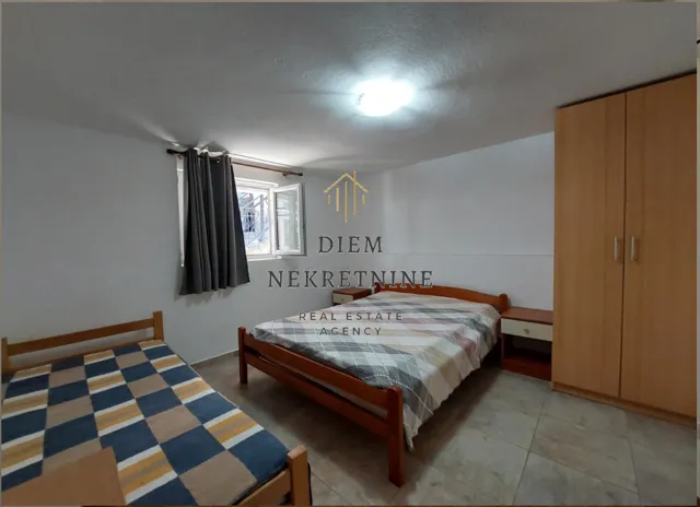 Izdavanje, dvosoban stan, 80m², Mrčevac, Tivat