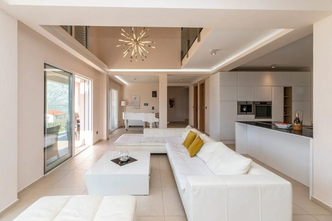 Prodaja, kuća, 300m², Sveti Stasije, Kotor