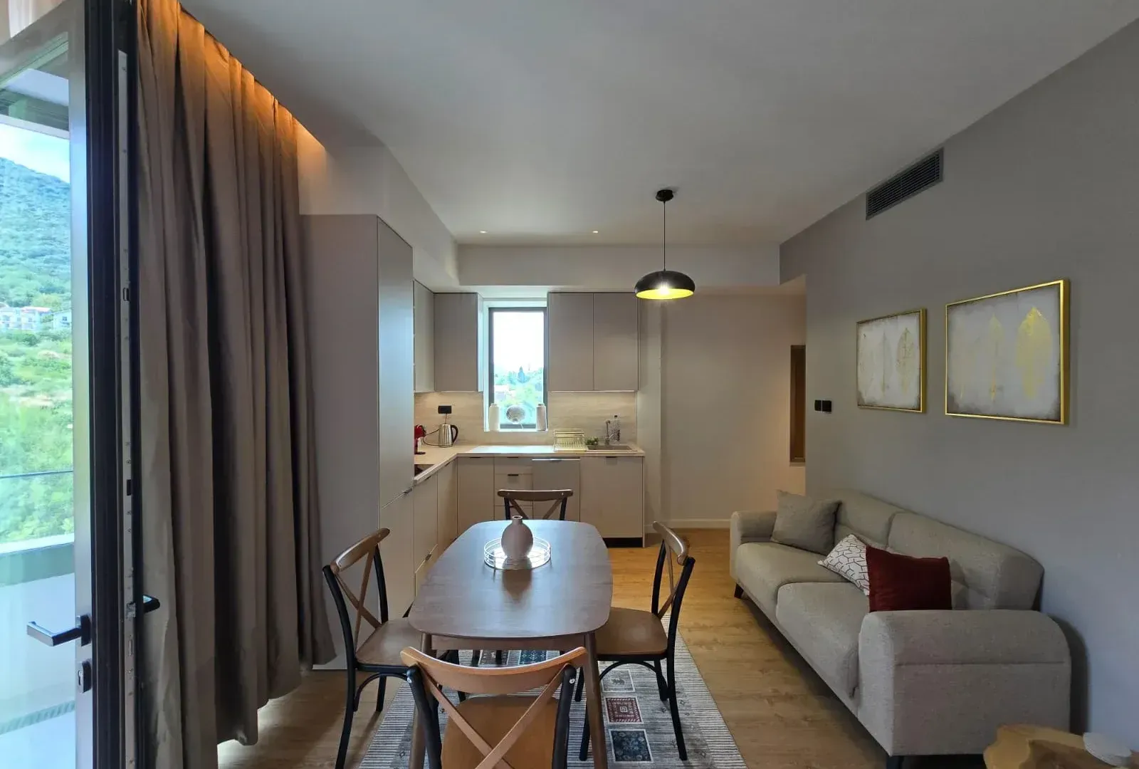 Izdavanje, stan, 53m², Tivat, Crna Gora