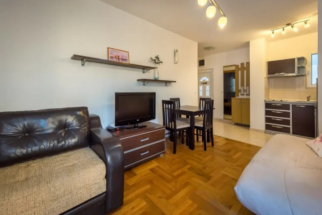 Rent, one bedroom apartment, 37m², Bečići, Budva