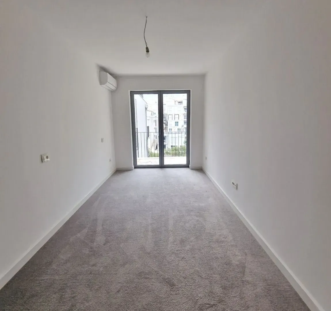 Prodaja, četvorosoban stan, 200m², Dobrota, Kotor