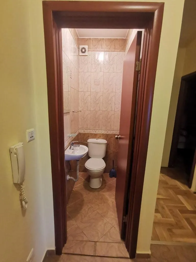 Izdavanje, dvosoban stan, 70m², Blok 9, Podgorica