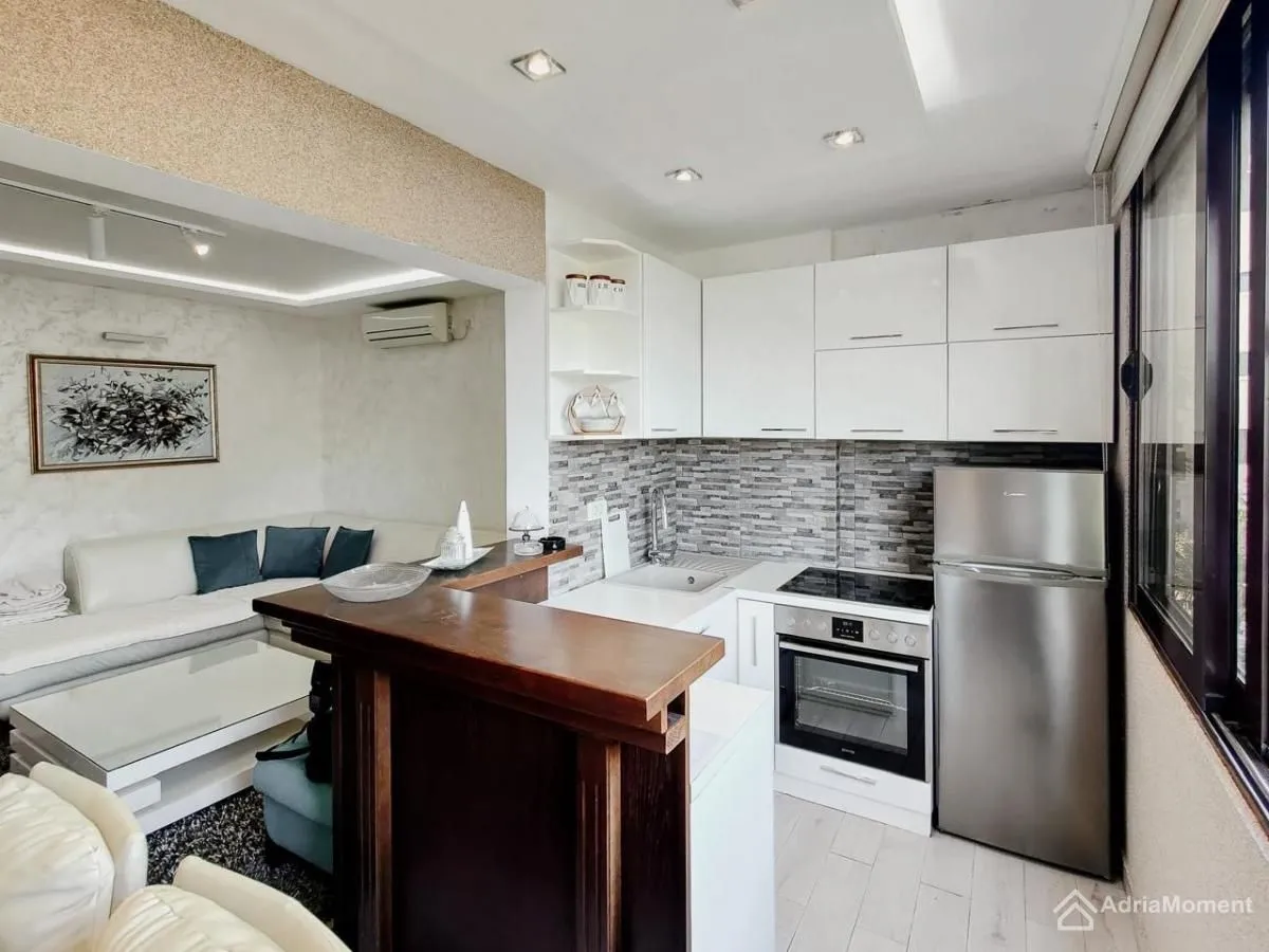 Prodaja, jednosoban stan, 47m², Dobrota, Kotor