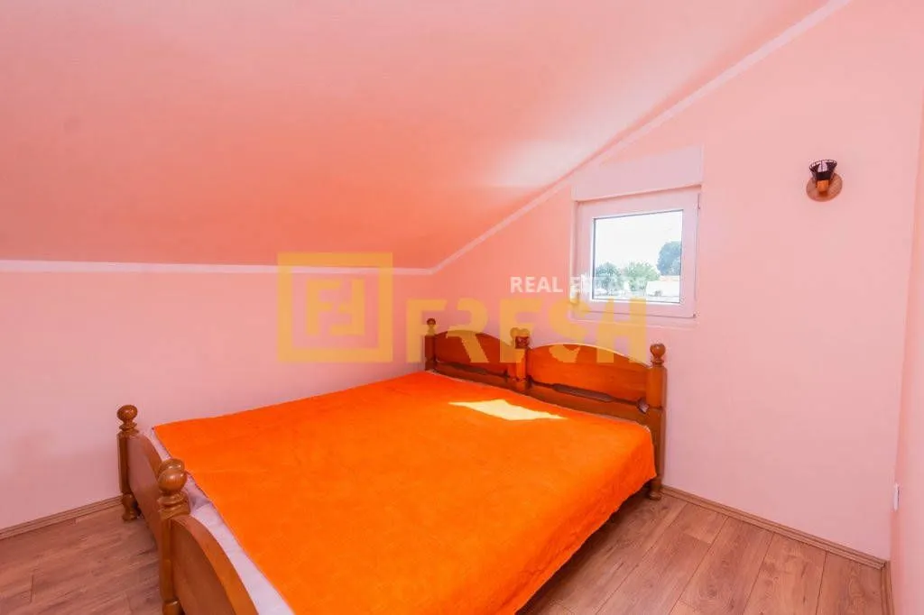 Rent, house, 180m², Kokoti, Podgorica