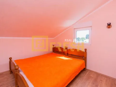 Izdavanje, kuća, 180m², Kokoti, Podgorica - image 14