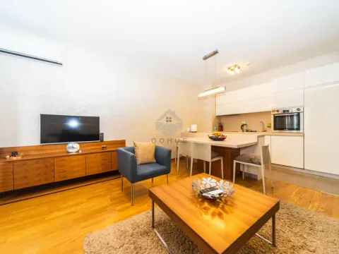 Rent, two bedroom apartment, 70m², City Kvart, Podgorica - image 4