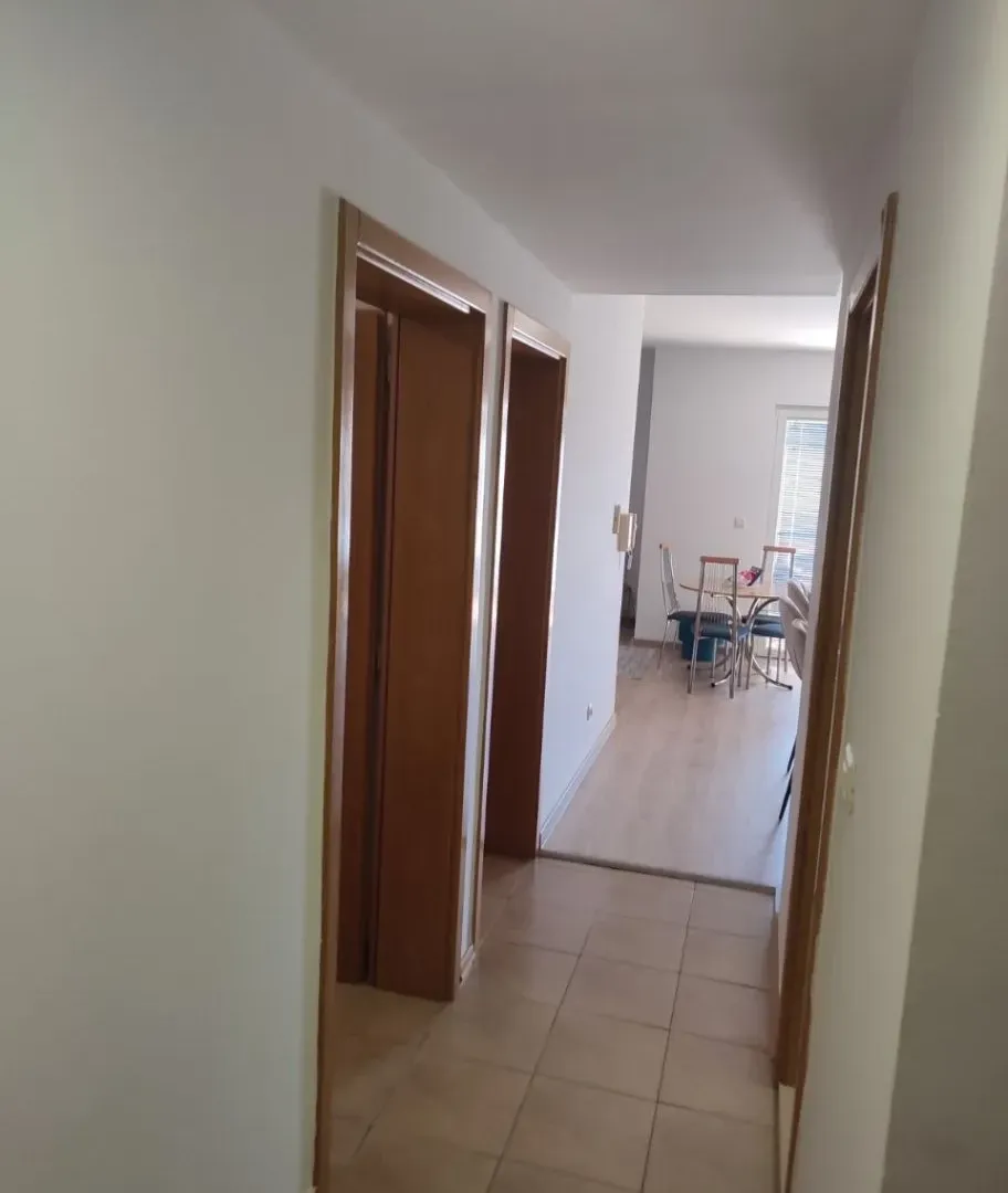 Izdavanje, dvosoban stan, 57m², Bečići, Budva