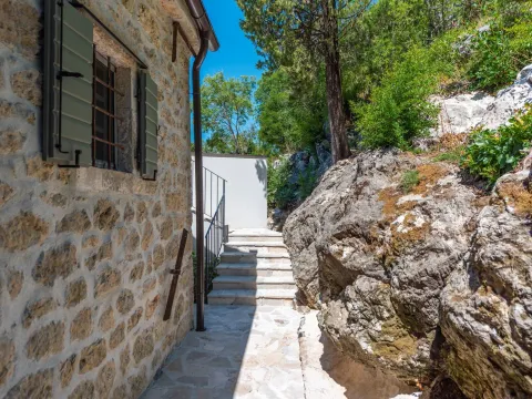 Izdavanje, kuća, 350m², Trebešin, Herceg Novi - image 33