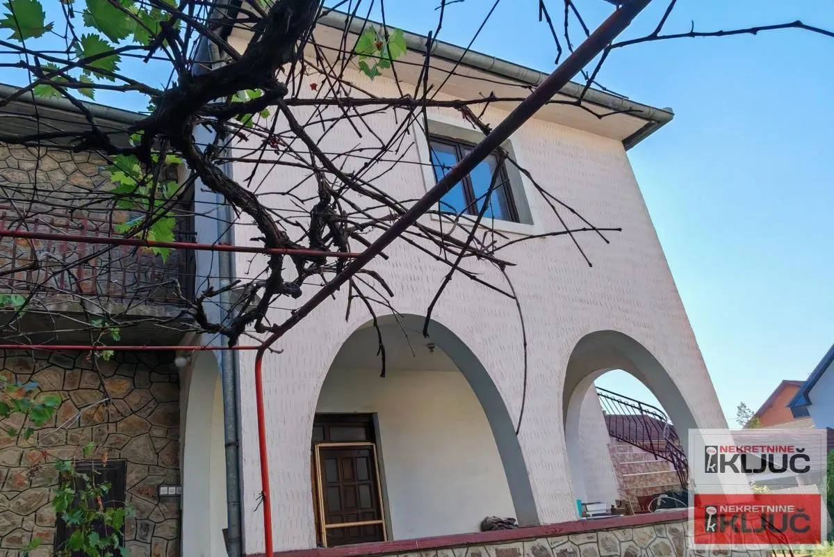Prodaja, kuća, 163m², Futog, Novi Sad Sve Podlokacije