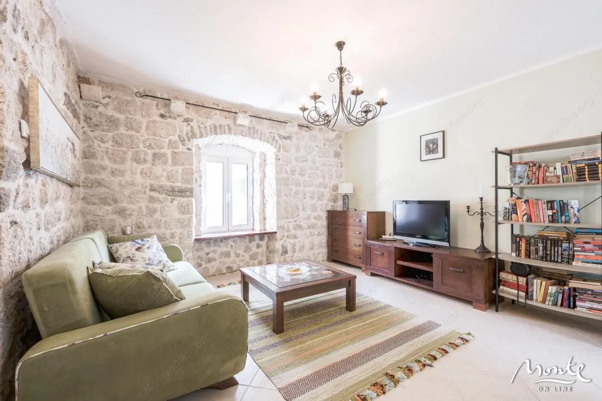 Sale, three bedroom apartment, 80m², Prčanj, Kotor
