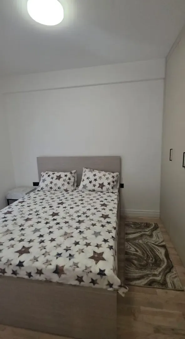 Izdavanje, dvosoban stan, 70m², Radanovići, Kotor