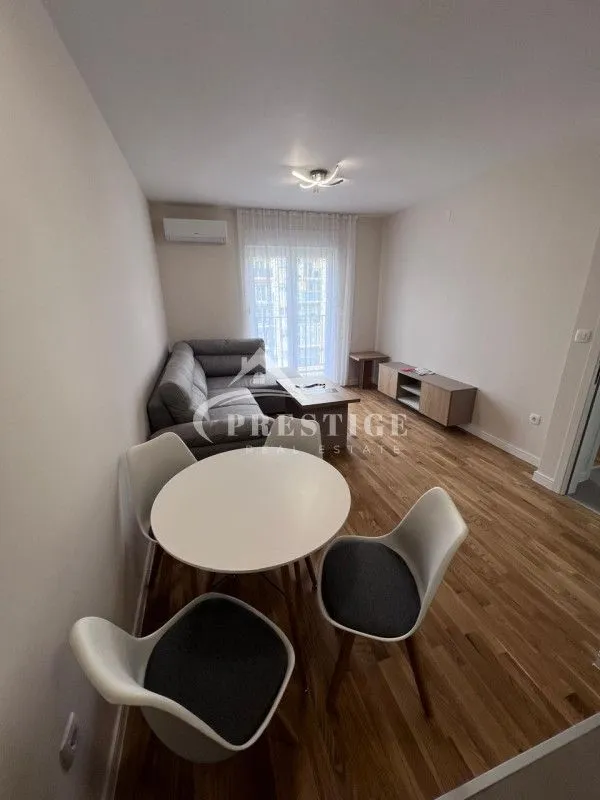 Izdavanje, jednosoban stan, 42m², Pobrežje, Podgorica