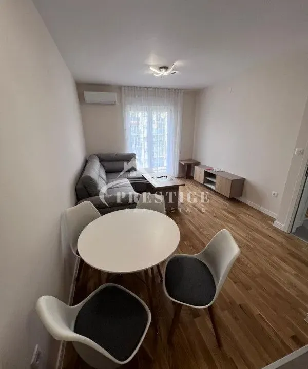 Izdavanje, jednosoban stan, 42m², Pobrežje, Podgorica
