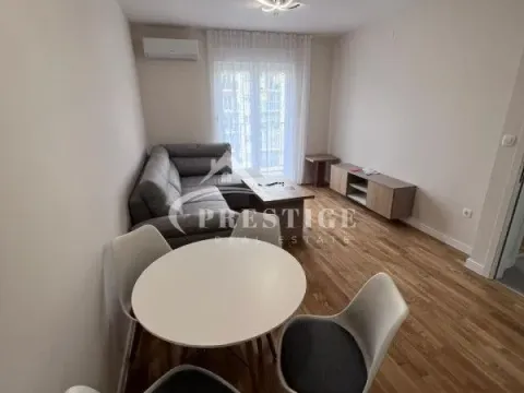 Izdavanje, jednosoban stan, 42m², Pobrežje, Podgorica