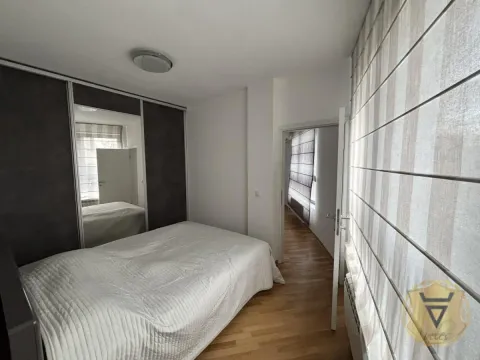 Izdavanje, dvosoban stan, 75m², Kalenić Pijaca, Vračar Sve Podlokacije - image 5