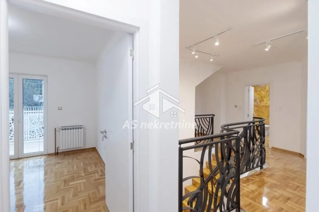 Izdavanje, kuća, 417m², Jajinci, Voždovac Sve Podlokacije
