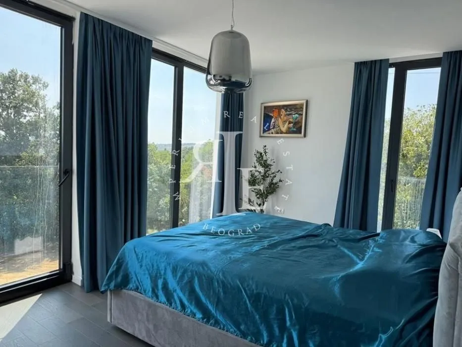 Prodaja, kuća, 270m², Sopot, Beograd