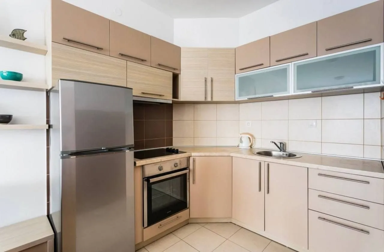 Izdavanje, jednosoban stan, 47m², Bečići, Budva