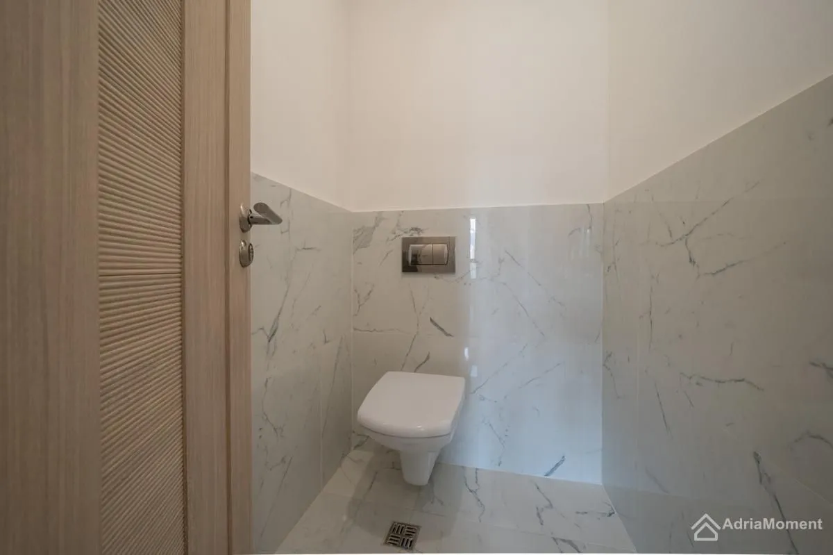 Prodaja, dvosoban stan, 70m², Rafailovići, Budva