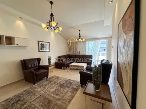 Izdavanje, trosoban stan, 114m², Momišići, Podgorica - image 12