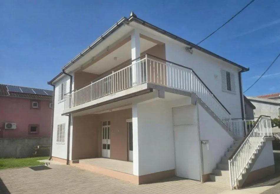 Prodaja, kuća, 180m², Tološi, Podgorica