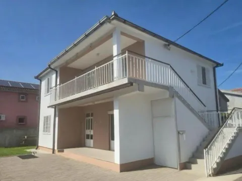 Prodaja, kuća, 180m², Tološi, Podgorica