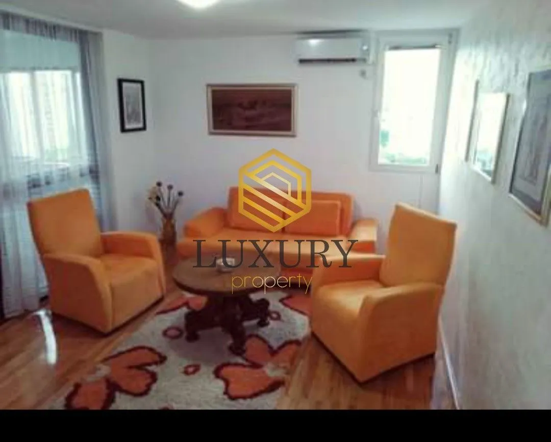 Prodaja, dvosoban stan, 76m², Blok 5, Podgorica