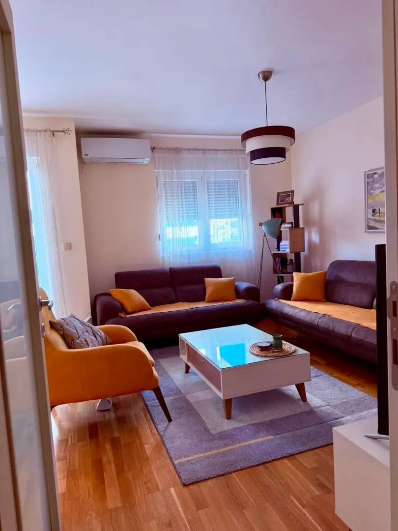 Furnished living room with sofa, armchair and coffee table.