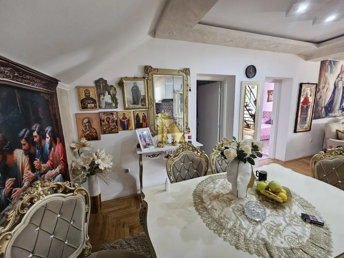 Sale, house, 242m², Lipov gaj, Novi Sad Sve Podlokacije