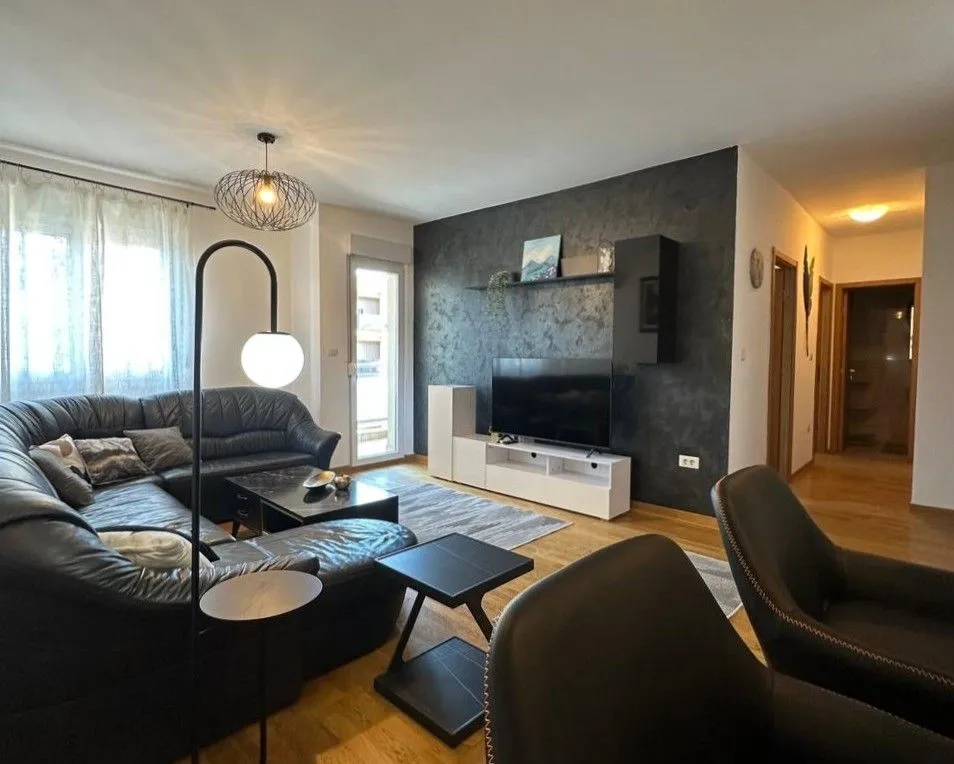 Izdavanje, dvosoban stan, 64m², City Kvart, Podgorica