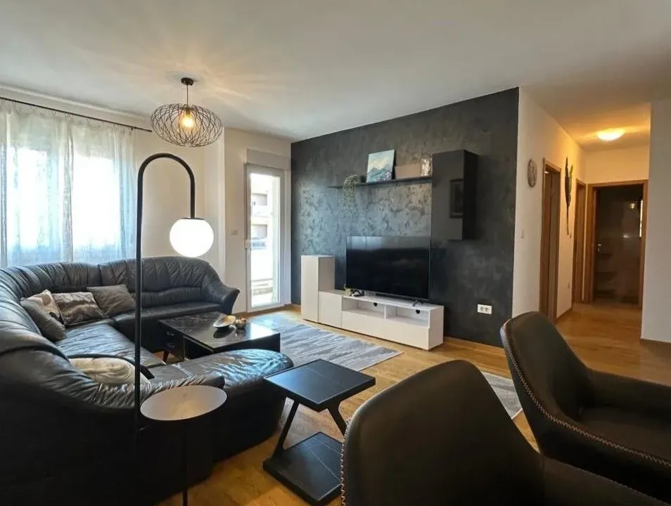 Izdavanje, dvosoban stan, 64m², City Kvart, Podgorica