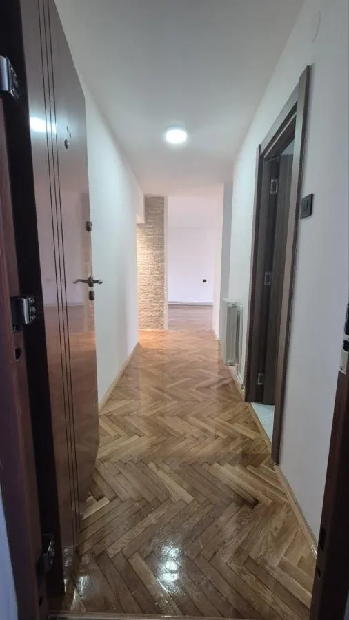 Prodaja, trosoban stan, 57m², Adamovićevo Naselje, Novi Sad Sve Podlokacije