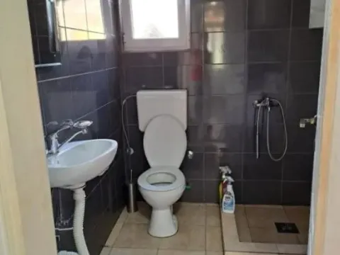 Izdavanje, kuća, 80m², Grahovo, Nikšić - image 12