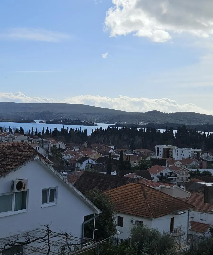 Rent, one bedroom apartment, 56m², Kalimanj, Tivat