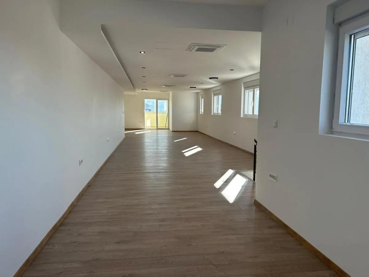 Rent, office space, 230m², Centar, Niš