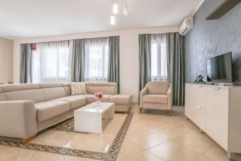 Stan-na-dan, jednosoban stan, 90m², Bečići, Budva - image 8