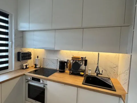 Rent, one bedroom apartment, 42m², Centar, Tivat - image 3