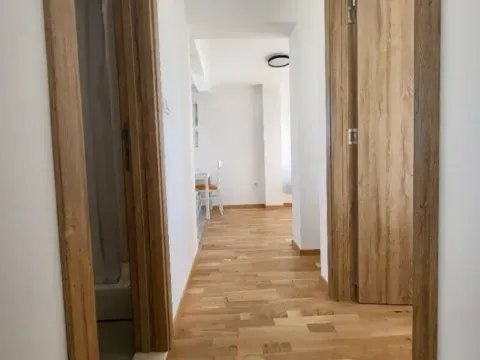 Izdavanje, dvosoban stan, 40m², Blok 5, Podgorica - image 9