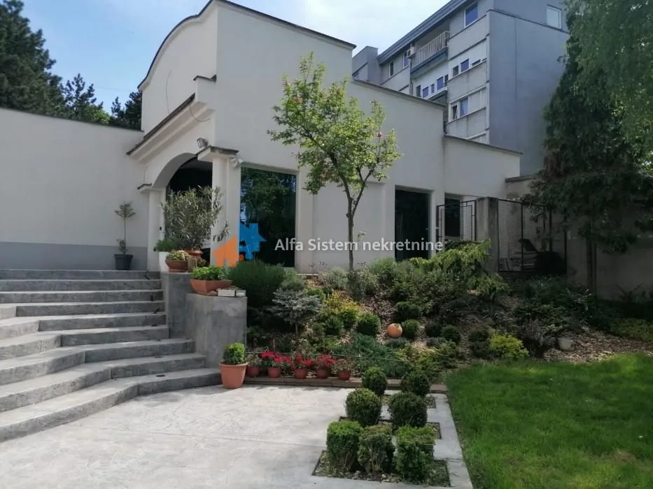 Rent, house, 365m², Uciteljsko Naselje, Zvezdara Sve Podlokacije
