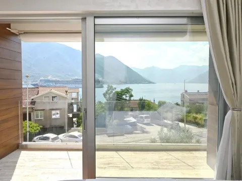 Rent, three bedroom apartment, 130m², Dobrota, Kotor - image 2