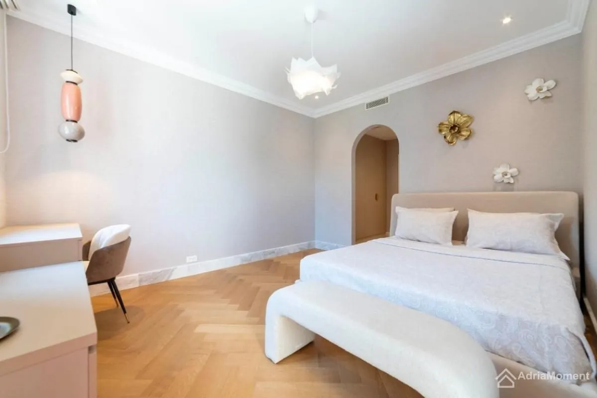 Sale, three bedroom apartment, 201m², Centar, Tivat