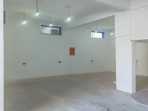 Izdavanje, poslovni prostor, 200m², Zabjelo, Podgorica - image 12