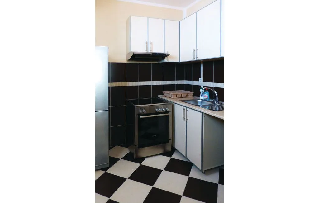 Izdavanje, jednosoban stan, 80m², Topla, Herceg Novi