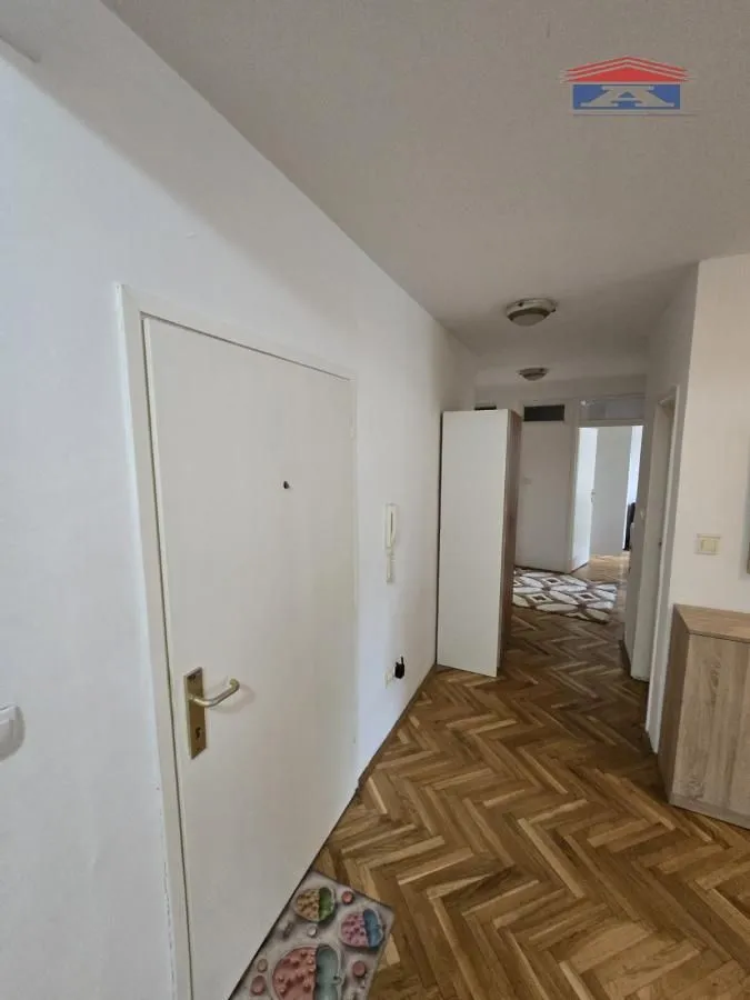 Prodaja, trosoban stan, 92m², Bulevar Oslobodjenja, Novi Sad Sve Podlokacije