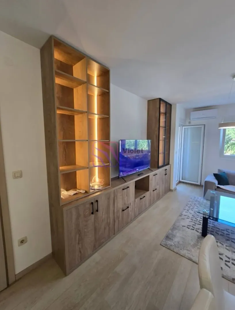 Izdavanje, dvosoban stan, 70m², City Kvart, Podgorica