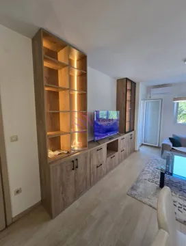Izdavanje, dvosoban stan, 70m², City Kvart, Podgorica - image 19