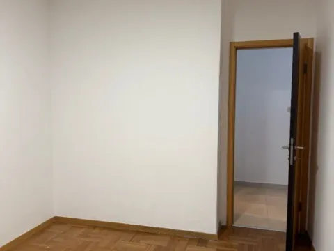 Prodaja, jednosoban stan, 50m², Tuški Put, Podgorica - image 3