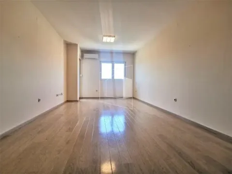 Prodaja, dvosoban stan, 68m², City Kvart, Podgorica - image 2