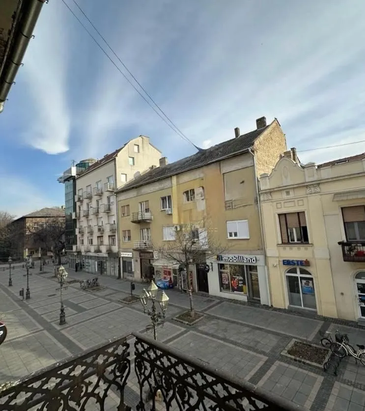 Prodaja, trosoban stan, 170m², Centar, Sombor
