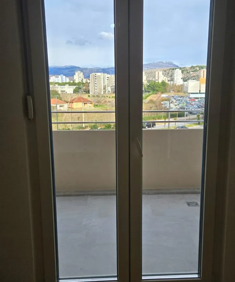 Izdavanje, dvosoban stan, 71m², Central Point, Podgorica